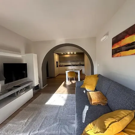 Daire La Casa In Piazza- 6 Posti Letto Cenova